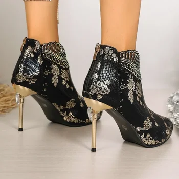 Зимна мода обувки 2023 г. на жените, ботильоны с кристали в ретро стил, дамски къси обувките на тънък висок ток в бохемски стил, женски