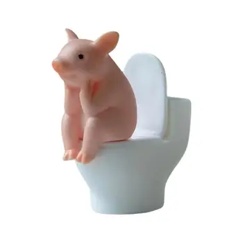 Настолно украшение във формата на животно, на Свиня, седнала клекнал в тоалетната, бижута, Дребна Фигурка на Животно, Креативна играчка за деца